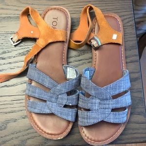 Tom’s Zoe Chambray Brown Suede sandals